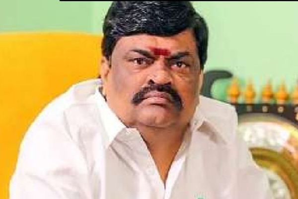 ராஜேந்திர பாலாஜி எங்கே? செல்போன்கள் வைத்து தீவிர கண்காணிப்பில் போலீசார் - அதிமுக வட்டாரத்தில் பெரும் பரபரப்பு - தமிழ்நாடு