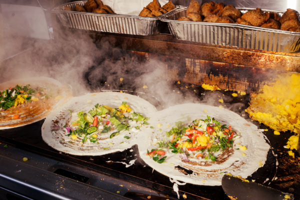 அமெரிக்கர்களை சுண்டி இழுக்கும் ஈழத்தமிழனின் தோசை - யார் இந்த தோசை மனிதன்? | New York Dosa Man Sri Lankan Thiru Kumaran Famous