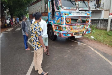 அச்சுவேலியில் எரிபொருளுக்காக காத்திருந்த பாரவூர்தியுடன் விபத்துக்கு உள்ளாகி முதியவர் உயிரிழப்பு (Photos)