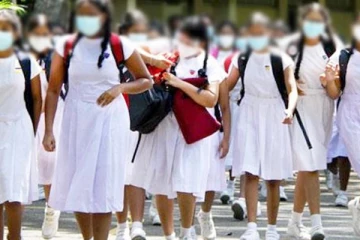 பிரபல பாடசலைக்குள் திடீரென நுழைந்த பொலிஸார்!