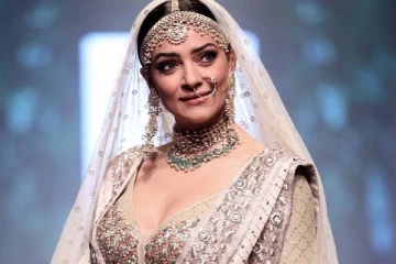 ஷூட்டிங்கில் கையை பிடித்து இழுத்த இயக்குனர்! 46 வயது நடிகை செய்த செயல்..