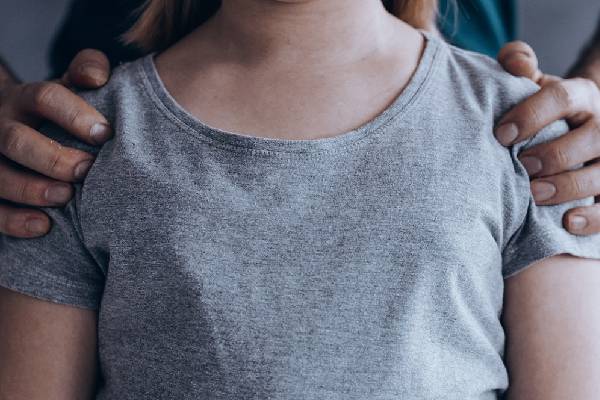 2 மகள்களை பாலியல் வன்கொடுமை செய்த தந்தை - கொடூர பின்னணி | Father Who Raped 2 Daughters Karnataka 2 மகள்களை பாலியல் வன்கொடுமை செய்த தந்தை - கொடூர பின்னணி | Father Who Raped 2 Daughters Karnataka