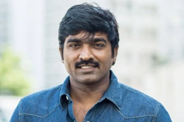 விஜய் சேதுபதியுடன் நெருக்கமாக நின்று புகைப்படம் எடுத்த 41 வயது நடிகை..