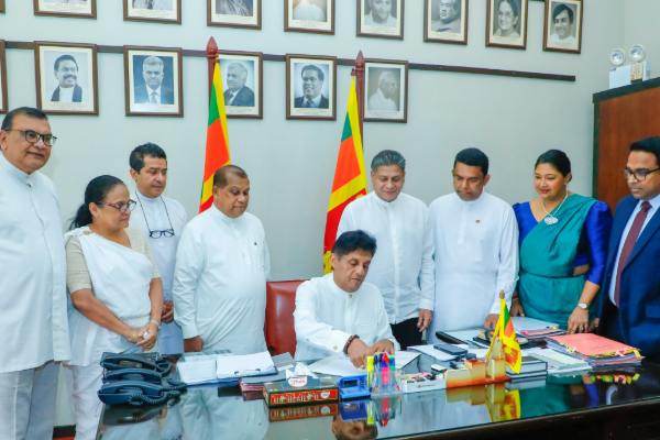 தனக்கு எதிரான நம்பிக்கையில்லாப் பிரேரணை தொடர்பில் மகிழ்ச்சி வெளியிட்டுள்ள ஹரிணி | Motion Of No Confidence