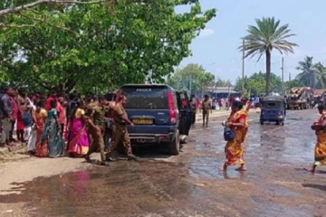 வற்றாப்பளை ஆலயத்தில் கைதான அரசியல் பிரமுகர்