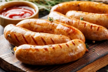 ලෝකේ නැති ලෙඩ හදාගන්නේ නැතිව ගෙදරිම සොසේජස් හදාගන්නේ මෙහෙමයි.