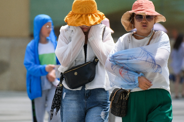 எகிறிய வெப்ப அலை... மின்வெட்டால் மில்லியன் கணக்கானோர் பாதிப்பு | Heatwave Millions Hit By Power Cuts
