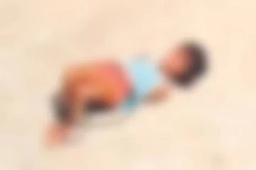 3 வயது குழந்தையின் கைகளை பின்னால் கட்டிப்போட்டு ஆசிரியர்கள் செய்த காரியம் - கொடுமை!