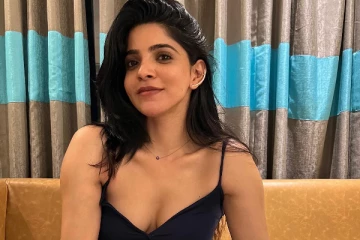 நடிகை திவ்யபாரதி கிளாமர் உடையில் லேட்டஸ்ட் போட்டோஷூட்