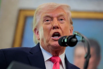 "මෝඩ ඇමරිකානුවෝ ප්‍රශ්ණ අහනවා - ඒත් මම ආසයි ඉරානේ අල්ලන් තෙල් ගන්න - ට්‍රම්ප්ගෙන් අමුතු කතාවක් එළියට