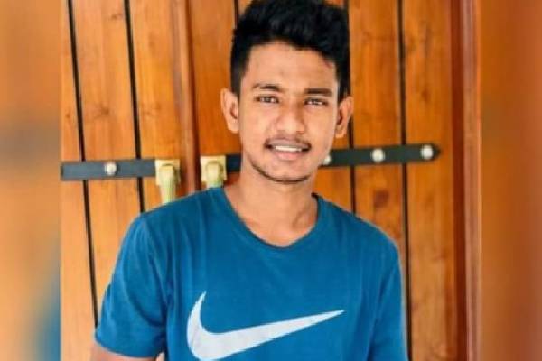கோர விபத்தில் சிக்கி 24 வயது இளைஞன் பலி! | Mahindhala Accident 24 Years Boy Death