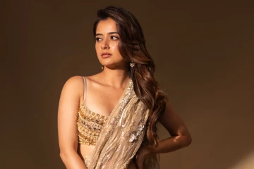 சேலையில் தாராள கவர்ச்சி போஸ் கொடுத்த ஆஷிகா ரங்கநாதன்