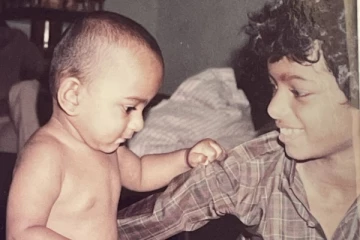 தளபதி விஜய்யுடன் விளையாடும் இந்த குழந்தை யார் தெரியுமா.. யாருனு தெரிஞ்சா ஷாக் ஆகிடுவீங்க