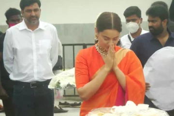 ஜெயலலிதா  நினைவிடத்தில்  நடிகை  கங்கனா மரியாதை