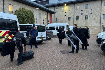 லண்டன் குடிவரவு அகற்றும் மையத்தில் ஏற்பட்ட பதற்றம்!