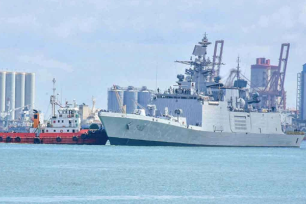 கொழும்பு துறைமுகத்தை வந்தடைந்த இந்திய கடற்படைக் கப்பல் | Indian Naval Ship Ins Satpura Arrives Colombo Port