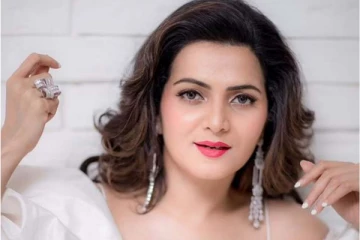 தொகுப்பாளினி திவ்யதர்ஷினி வாங்கும் சம்பளம் எவ்வளவு தெரியுமா?