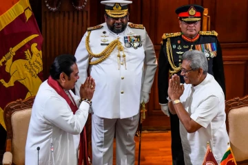 சரிந்தது ராஜபக்ச இராச்சியம்! கண்ணாடி முன்னால் நின்று மகிந்த கேட்க வேண்டிய ஒரே கேள்வி..