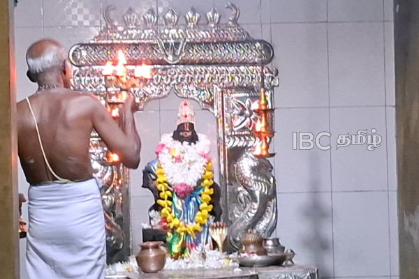 தீபாவளியை முன்னிட்டு நல்லூரில் சிறப்பு வழிபாடு | Deepavali Festival Day In Sri Lanka In 2025