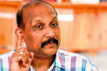 பிரிவினைவாத சக்திகளால் இலங்கைக்கு பேரபாயம்!! கமல் குணரத்ன