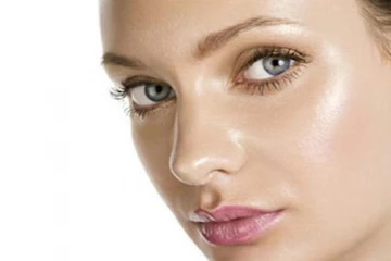 சருமத்தில் உள்ள எண்ணெய் பசையை விரட்டி சருமத்தை பளிச்சிட செய்ய வேண்டுமா? இதோ சில அழகு குறிப்புக்கள் !