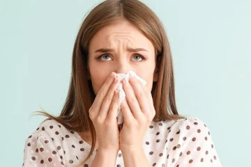 வறட்டு இருமல் தொந்தரவால் அவதிப்படுகிறீர்களா? இதிலிருந்து விடுபட இதோ சில வீட்டு வைத்தியங்கள்