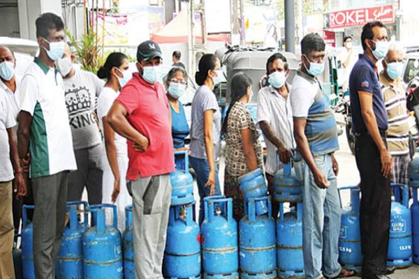 வீட்டுக்கு வீடு வரும் அரச அதிகாரிகள் | Government Officials Who Come Door To Door