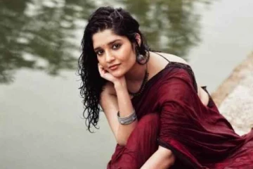 தீடீரென தவறி விழுந்த நடிகை ரித்திகா சிங்.. வெளியான ஷாக்கிங் வீடியோ