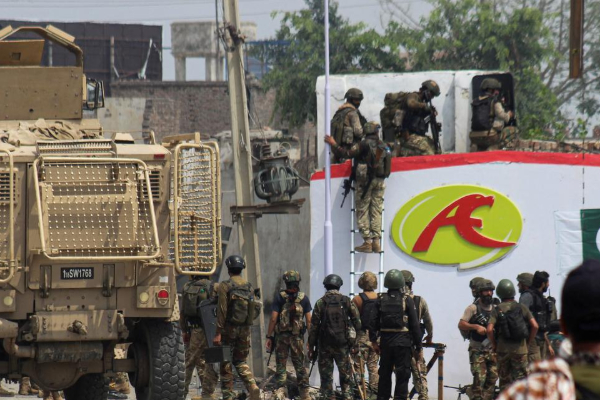 பாகிஸ்தான் இராணுவப் படை தலைமையகத்தின் மீது தற்கொலை குண்டுத் தாக்குதல் | Suicide Bomber Attack Pakistan Army Headquarters