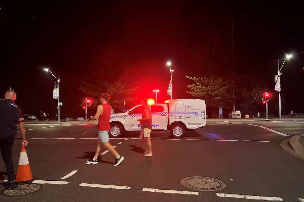 போண்டி துப்பாக்கிச் சூடு... உலகம் முழுவதும் தீவிரப்படுத்தப்பட்ட Hanukkah பாதுகாப்பு | Hanukkah Security Ramped Up போண்டி துப்பாக்கிச் சூடு... உலகம் முழுவதும் தீவிரப்படுத்தப்பட்ட Hanukkah பாதுகாப்பு | Hanukkah Security Ramped Up