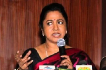 இப்ப இல்லைனா எப்பவும் இல்ல: ரஜினியை வம்பிழுக்கும் ராதிகா