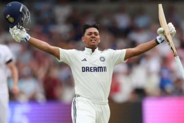 கிரிக்கெட் வரலாற்றில் எந்த ஜாம்பவான்களும் செய்யாத சாதனையை படைத்த ஜெய்ஸ்வால்