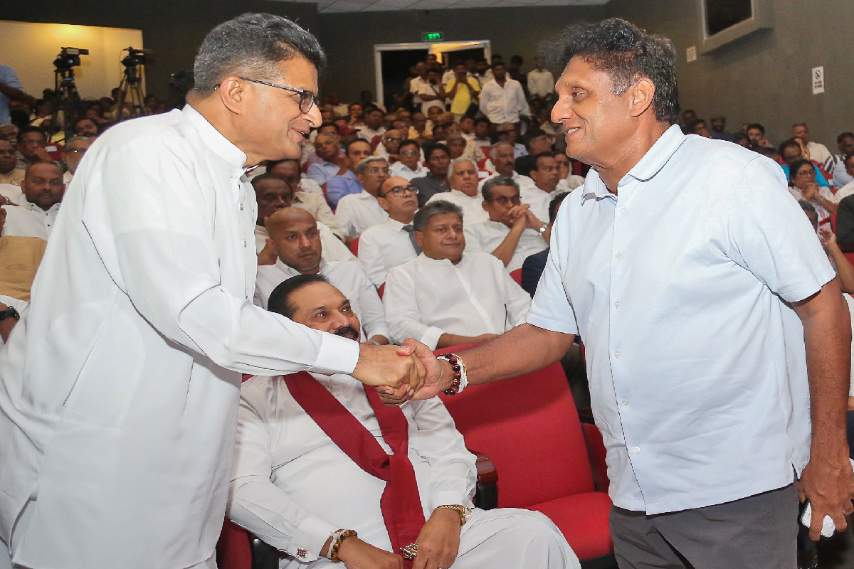 கம்மன்பிலவிடம் கைகுலுக்கிய சஜித் பிரேமதாச; கட்சிக்குள் சலசலப்பு | Sajith Premadasa Attended Gammanpila S Book Launch