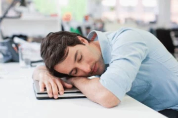 இரவு நேர தூக்கத்தை விட பகல் நேரத்தில் தூக்கம் வருகிறதா? காரணம் இதுதானாம்...!