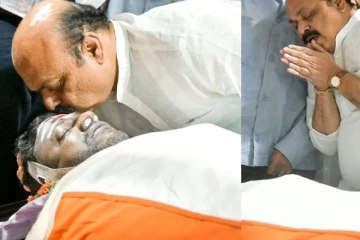 நடிகர் புனித்ராஜ்குமாரின் உடலை பார்த்து கதறி அழுது நெற்றியில் முத்தமிட்ட கர்நாடகா முதல்வர்! கண்கலங்க வைக்கும் புகைப்படம்