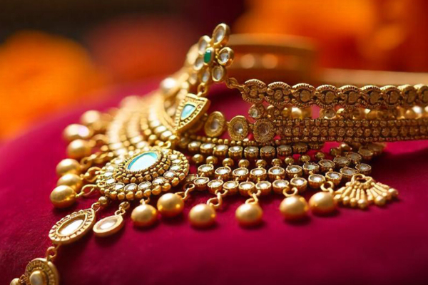 இலங்கையில் தங்கம் விலை திடீர் சரிவு; நகைப் பிரியர்கள் மகிழ்ச்சி! | Gold Prices In Sri Lanka Drop Suddenly