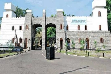 மது போதையில் வலுத்த சண்டை : சக மாலுமியை வெட்டிக்கொன்ற கடற்படை அதிகாரி!