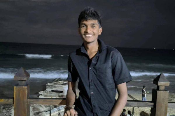 திருகோணமலையில் ஒரே நேரத்தில் காணாமல் போனதாக கூறப்படும் மூவர்! மக்கள் மத்தியில் எழுந்துள்ள அச்சம் | 17 Year Old Student Missing In Trincomalee