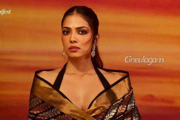 10 ஆண்டுகளுக்கு பின் ஒருவழியாக அம்மாவின் ஆசையை நிறைவேற்றிய மாளவிகா மோகனன்.. என்ன? | Malavika Post Goes Viral On Instagram 10 ஆண்டுகளுக்கு பின் ஒருவழியாக அம்மாவின் ஆசையை நிறைவேற்றிய மாளவிகா மோகனன்.. என்ன? | Malavika Post Goes Viral On Instagram