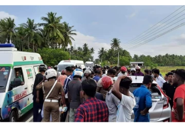 யாழில் இடம்பெற்ற கோர விபத்தில் ஒரே குடும்பத்தை சேர்ந்த மூவர் வைத்தியசாலையில் அனுமதி (Video)