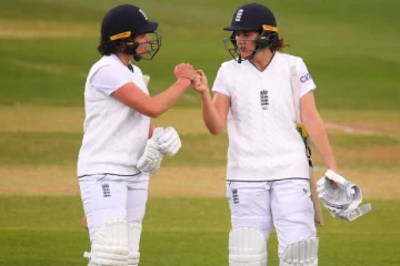 புதிய வரலாற்று சாதனை! ஒரே இன்னிங்சில் முதல் சதம் விளாசிய வீராங்கனைகள்