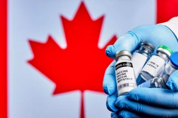 கொரோனா தடுப்பூசி செலுத்திக் கொள்ள குவியும் விண்ணப்பங்கள்