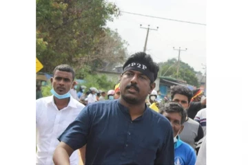 கஜேந்திரன் கைது!! பொலிசாரால் கடுமையாகத் தாக்கப்பட்டார்!! வெடிக்கிறது போராட்டம்!!(video)
