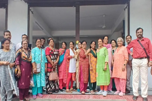 கொட்டித்தீர்த்த மழையால் ஏற்பட்ட பெருவெள்ளம்: வட இந்தியாவில் கேரளாவைச் சேர்ந்த 28 பேர் மாயம் | 28 Kerala Tourists Missed In Uttarakhand Flood