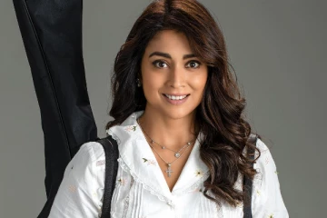 விருது விழாவுக்கு எல்லைமீறி உடையில் வந்த ஸ்ரேயா சரண்