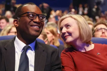 மிக குறுகிய காலத்தில் நிதி அமைச்சரை பதவி நீக்கிய பிரித்தானிய பிரதமர்