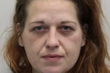 லண்டனில் கொள்ளை சம்பவங்களில் தொடர்புடைய பெண் குறித்து பொலிசார் புகைப்படத்துடன் வெளியிட்டுள்ள முக்கிய தகவல்