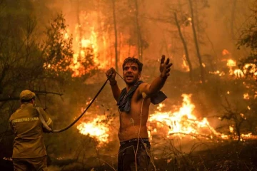 அல்ஜீரியாவில் கட்டுக்கடங்காத காட்டுத்தீ: 25 ராணுவ வீரர்கள் உட்பட 42 பேர் பலி