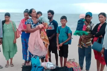 அவுஸ்திரேலியா செல்ல முயற்சித்த....51 இலங்கை அகதிகள்: கடற்படை அதிகாரிகள் அதிரடி