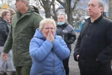 கதறும் தாய்மார்கள்... இறுதியில் நல்லடக்கம் செய்யப்படும் ரஷ்ய வீரர்கள்